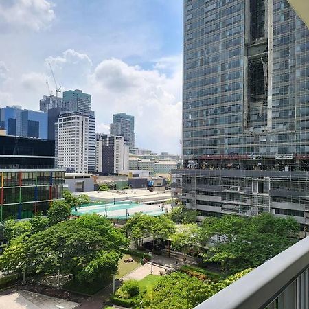 Luxury @ Bgc Sleeps 6 Comfortably Fast Wifi Pool! Apartment Manila Exterior photo