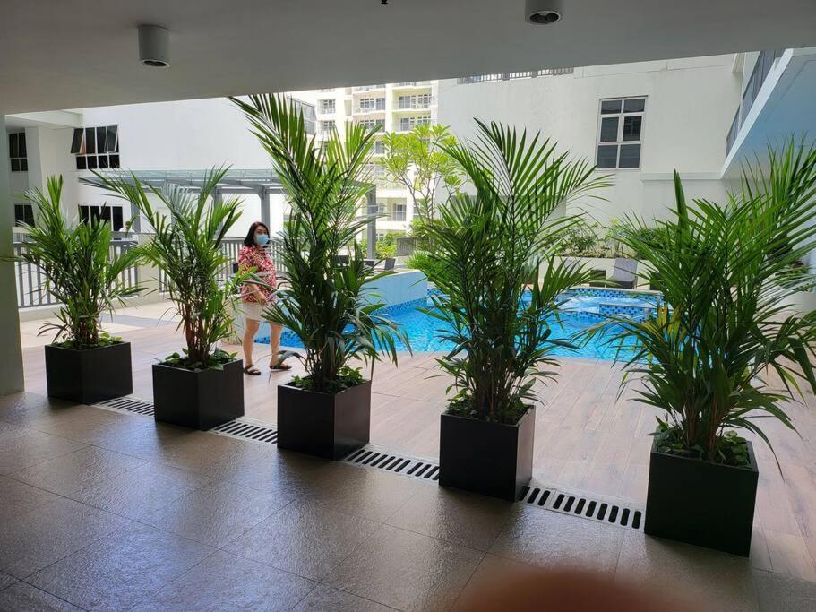 Luxury @ Bgc Sleeps 6 Comfortably Fast Wifi Pool! Apartment Manila Exterior photo