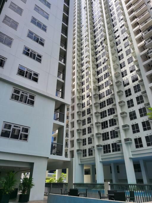 Luxury @ Bgc Sleeps 6 Comfortably Fast Wifi Pool! Apartment Manila Exterior photo