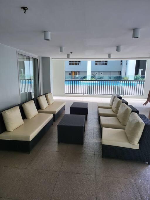 Luxury @ Bgc Sleeps 6 Comfortably Fast Wifi Pool! Apartment Manila Exterior photo