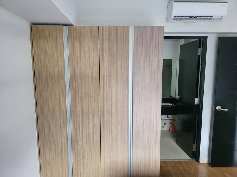 Luxury @ Bgc Sleeps 6 Comfortably Fast Wifi Pool! Apartment Manila Exterior photo