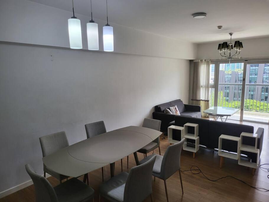 Luxury @ Bgc Sleeps 6 Comfortably Fast Wifi Pool! Apartment Manila Exterior photo